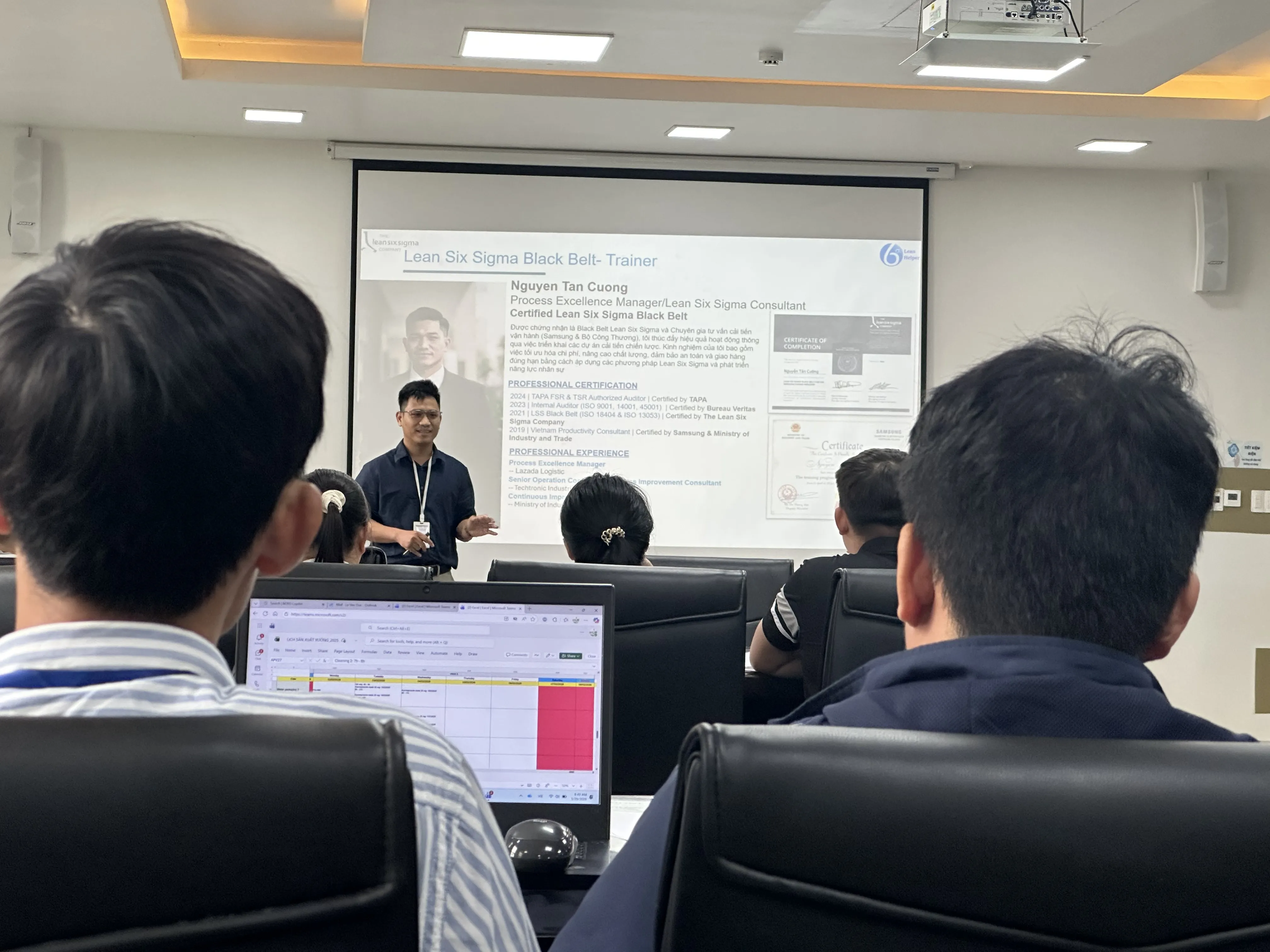 Không khí lớp học thực chiến tại STADA Pymepharco - Ảnh 1